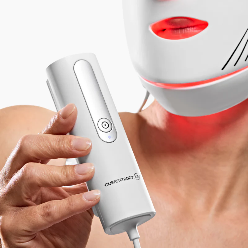currentbody skin rotlichttherapie gesichtsmaske 2e generation mit controller 2 800x currentbody skin rotlichttherapie gesichtsmaske 2e generation mit controller 2 800x