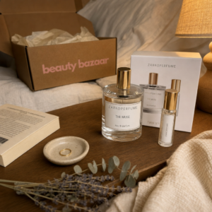 Zarkoperfume Twin Set The Muse auf Schlafzimmer-Nightstand mit beauty bazaar Versandkarton